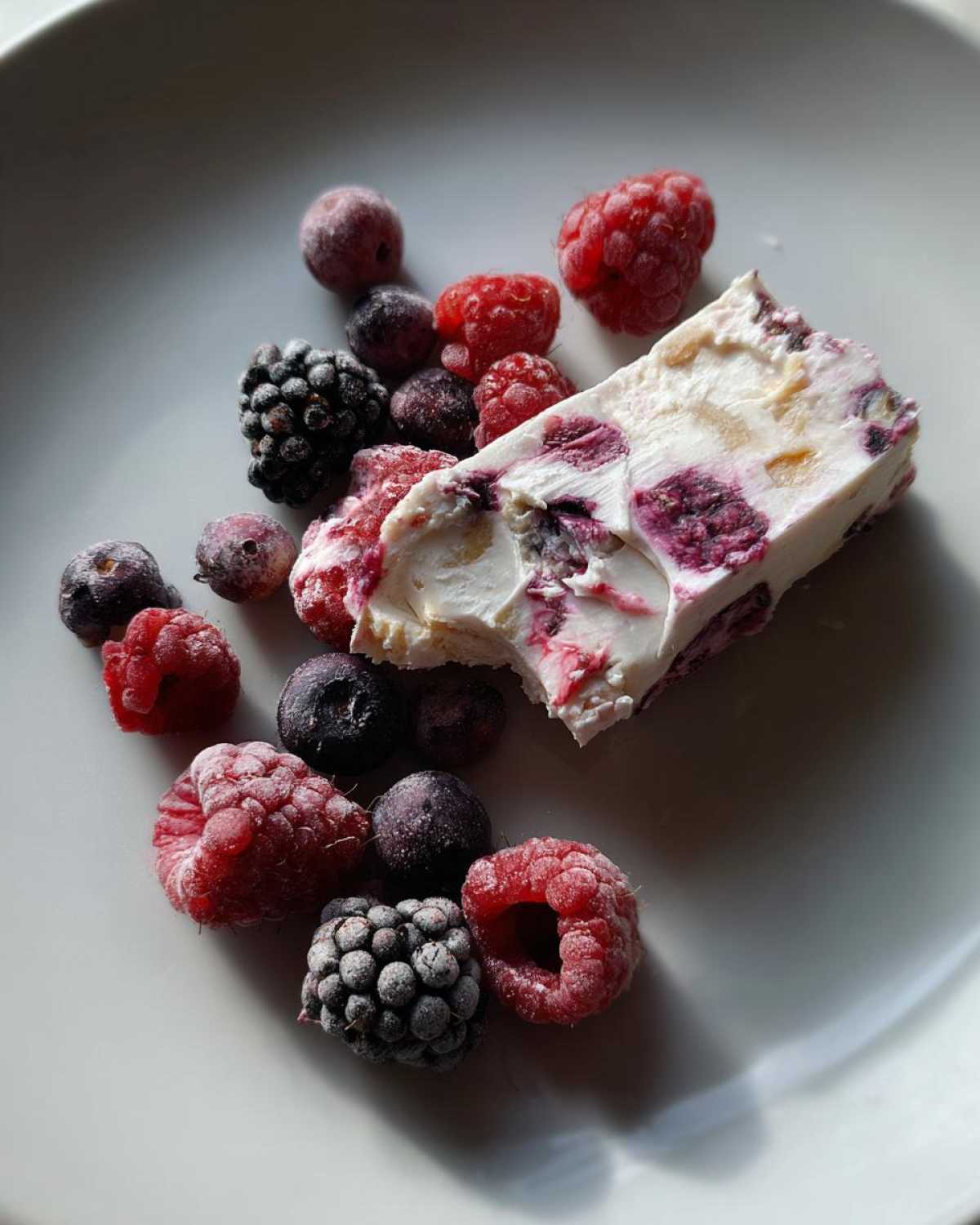 Frozen Yogurt Berry Bark - detail 3