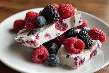 Frozen Yogurt Berry Bark