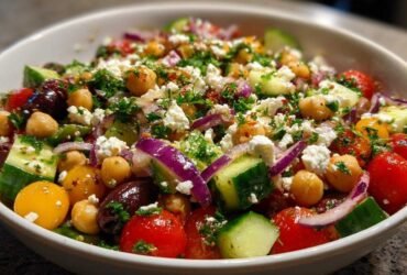 Mediterranean Chickpea Salad (Meal Prep Friendly)