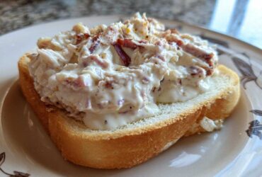 Close-up of creamy chipped beef on toast, featuring a thick white sauce with visible pieces of chipped beef.